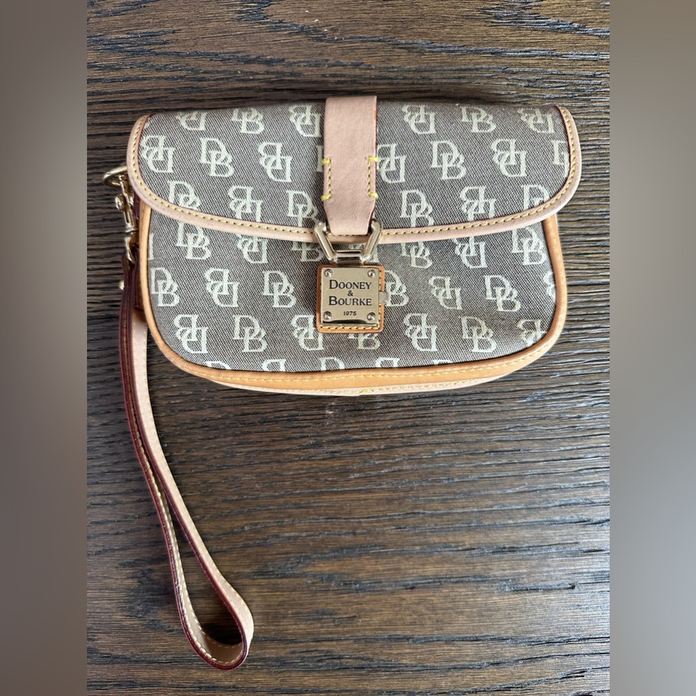 Dooney & Bourke wristlet